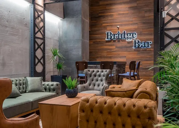 Bridge Hotel